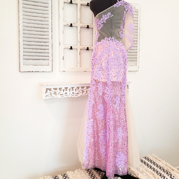 Floral Lace and sequin side slit lilac gown size 0-2 - Picture 6 of 8